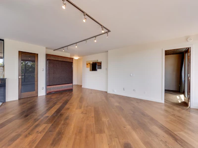 306-2445 W 3rd Avenue - 4