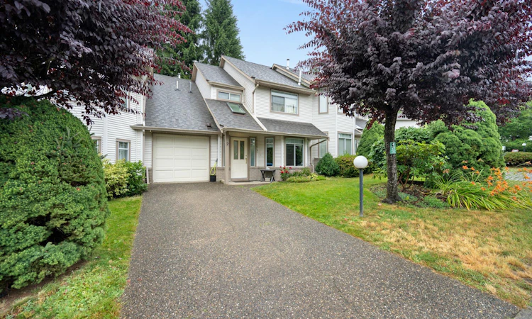 2-32311 Mcrae Avenue