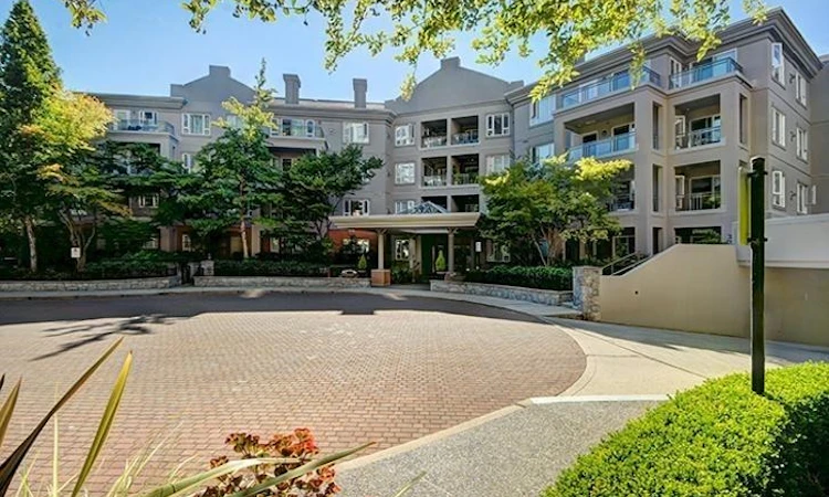 204-5683 Hampton Place