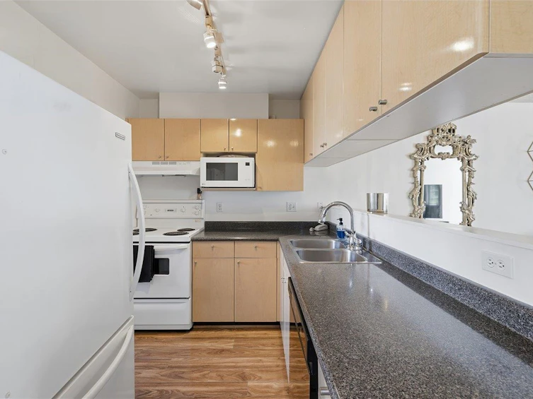 203-3368 Main Street, Vancouver, BC, V5V 3M7 - 8