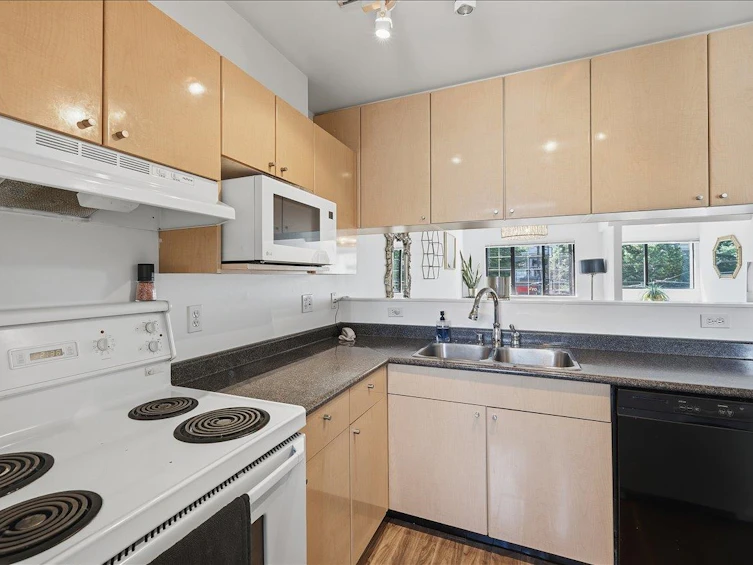 203-3368 Main Street, Vancouver, BC, V5V 3M7 - 9