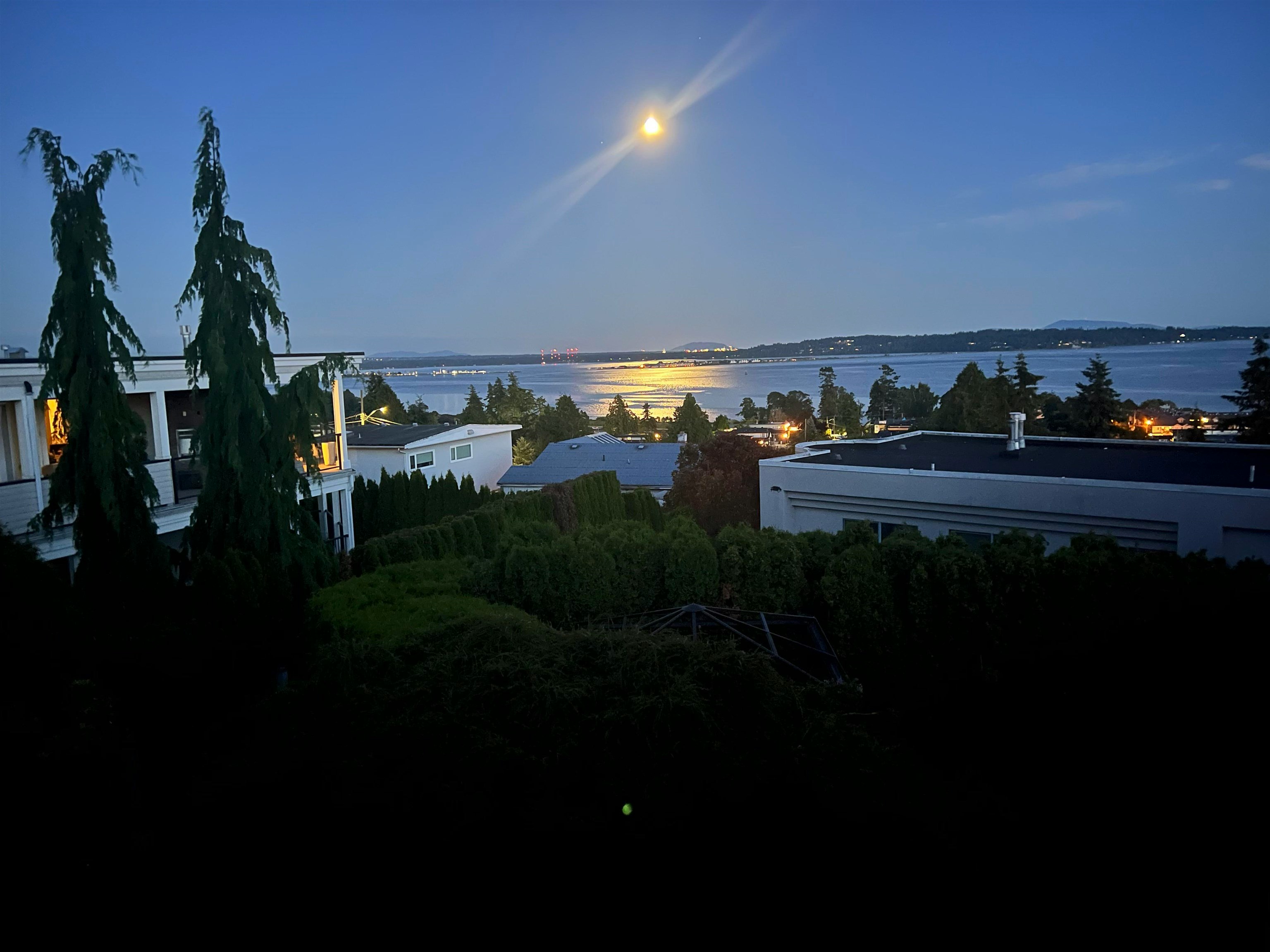 15662 Semiahmoo Avenue, Surrey, BC, V4B 1V4