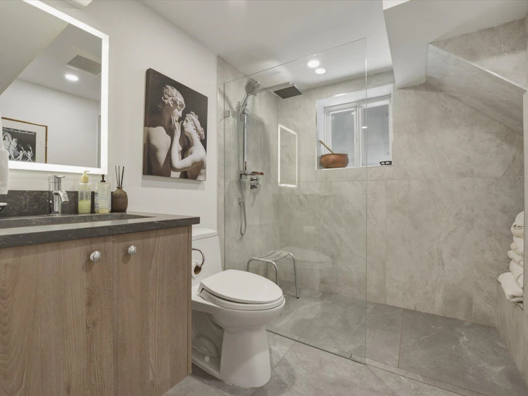 647 Prior Street, Vancouver, BC, V6A 2G7 - 30