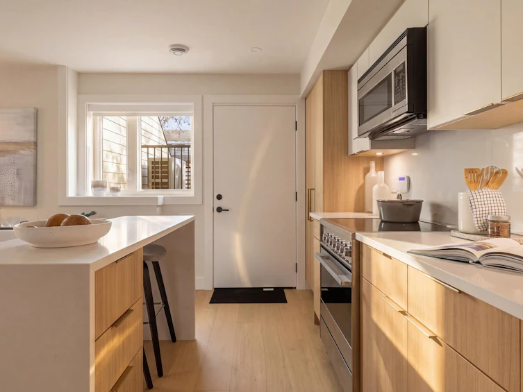 1-1937 Templeton Drive, Vancouver, BC, V5N 4V9 - 2