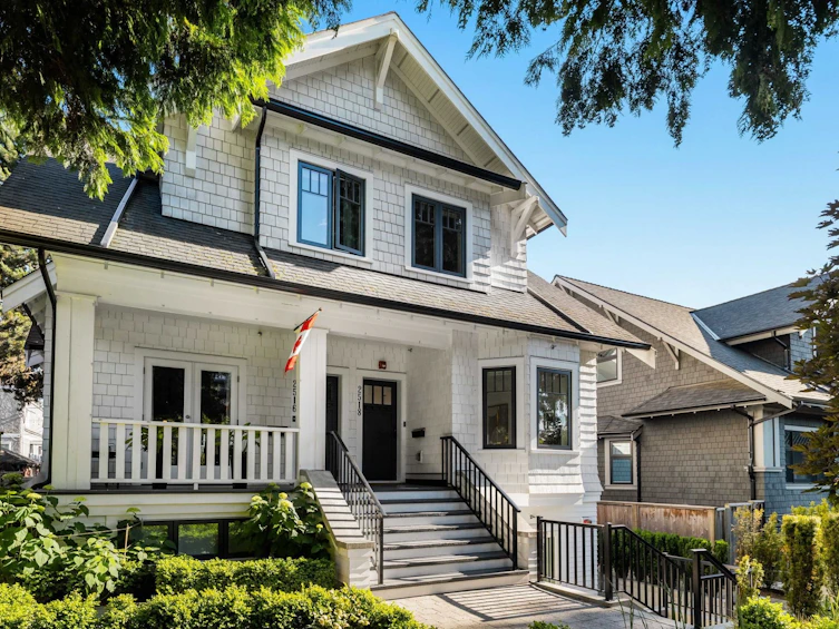 2518 W 3rd Avenue, Vancouver, BC, V6K 1M1 - 2