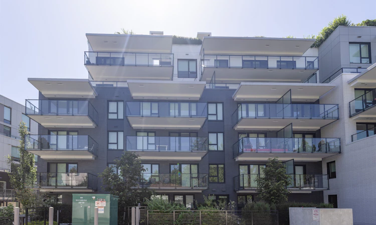 403-5168 Cambie Street