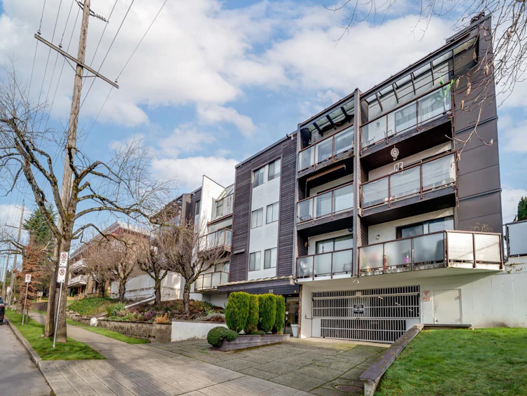 301-315 Tenth Street, New Westminster, BC, V3M 3Y2