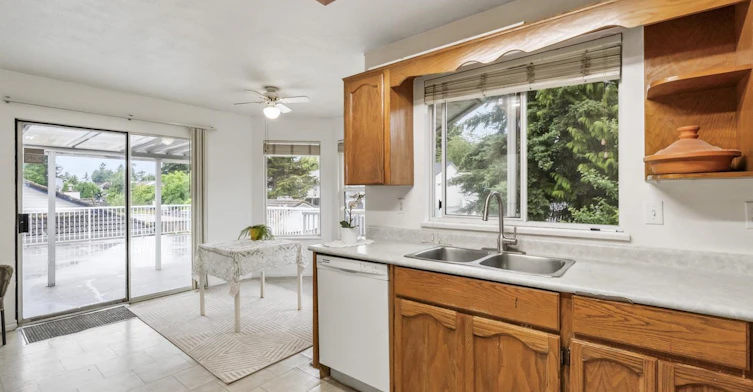 9335 152a Street, Surrey, BC, V3R 0E6 - 8