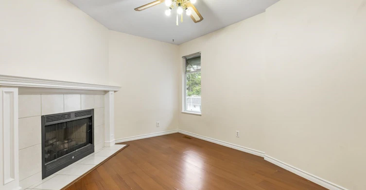 9335 152a Street, Surrey, BC, V3R 0E6 - 9
