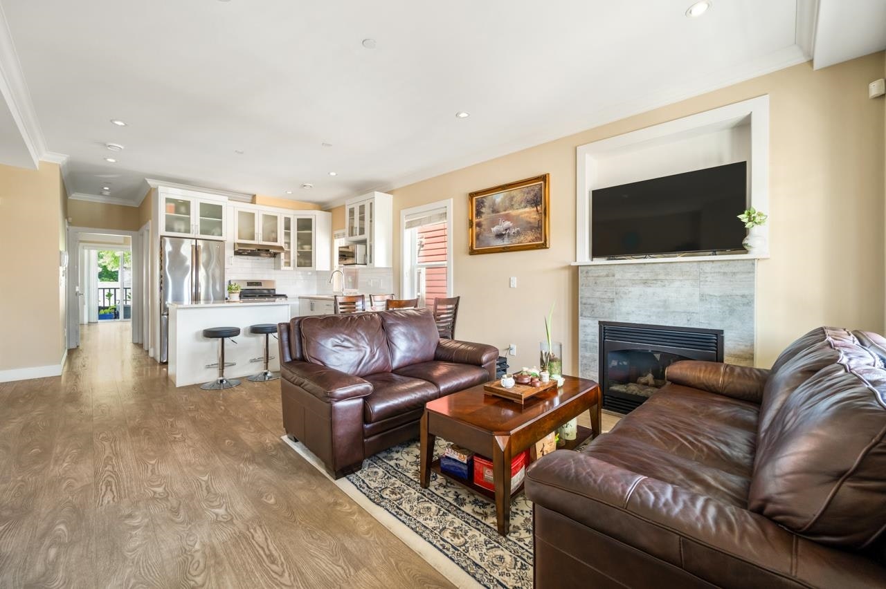 201-4577 Slocan Street, Vancouver, BC, V5R 1Z8 - 2