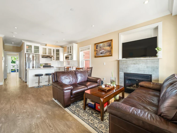201-4577 Slocan Street, Vancouver, BC, V5R 1Z8 - 2