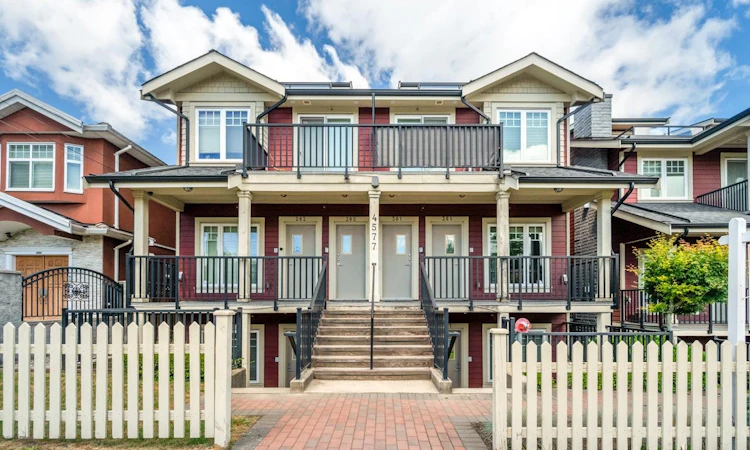 201-4577 Slocan Street