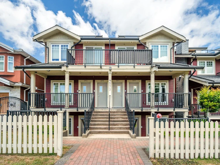 201-4577 Slocan Street, Vancouver, BC, V5R 1Z8