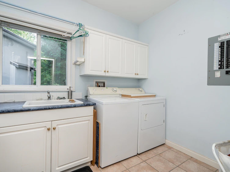 3170 Hallam Court, Coquitlam, BC, V3E 3C3 - 16