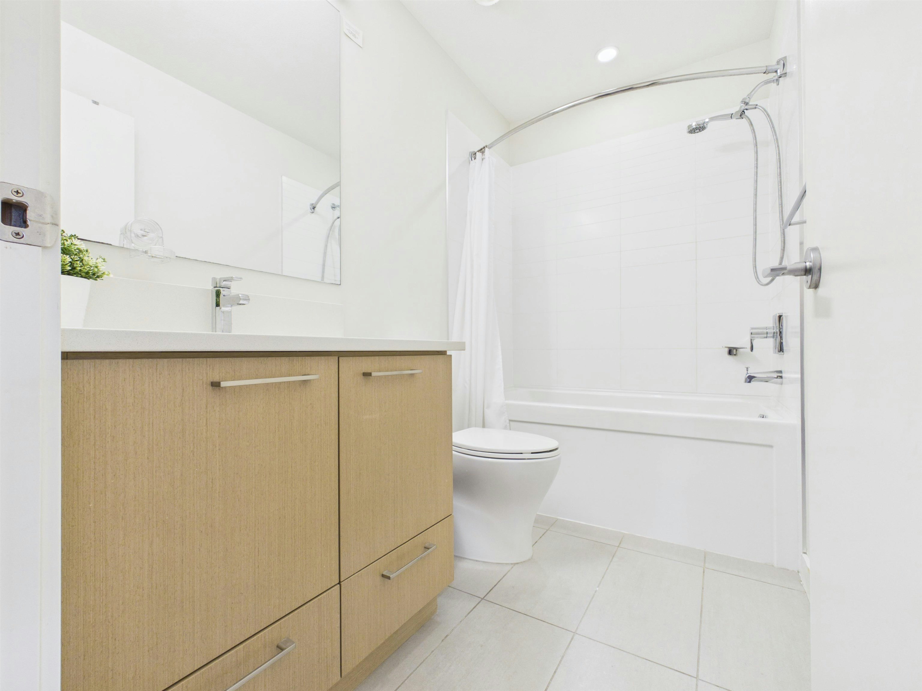 303-5981 Gray Avenue, Vancouver, BC, V6S 0G1 - 17