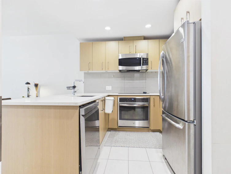 303-5981 Gray Avenue, Vancouver, BC, V6S 0G1 - 2
