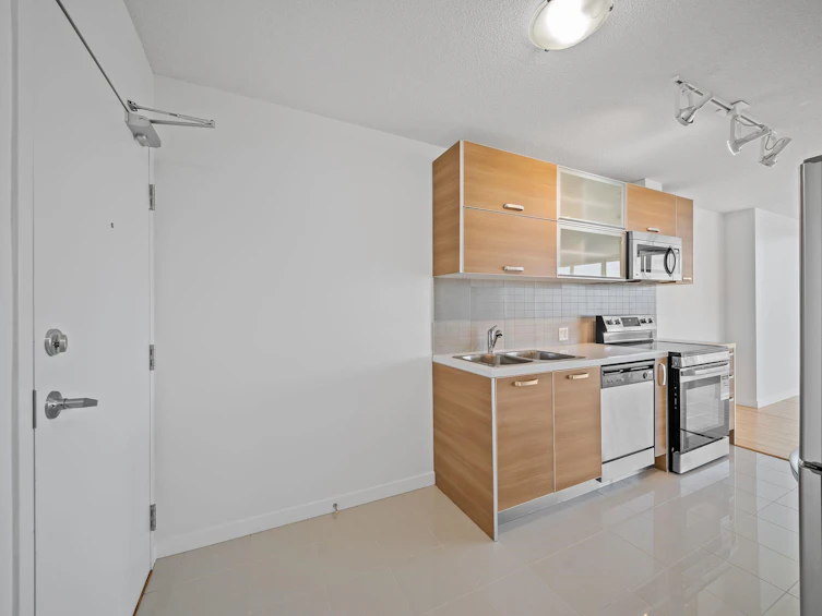 3305-13688 100 Avenue, Surrey, BC, V3T 0G5 - 3