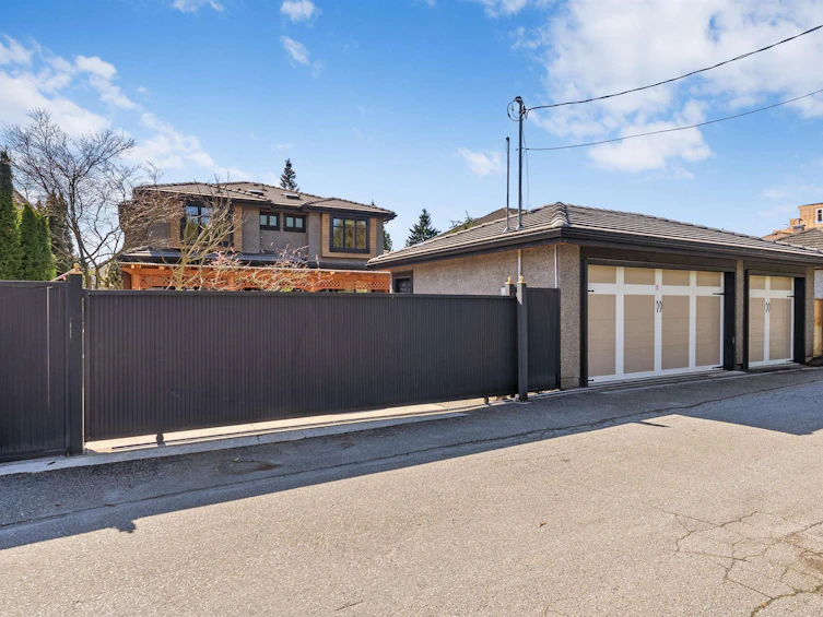 1041 W 58th Avenue, Vancouver, BC, V6P 1V9 - 39