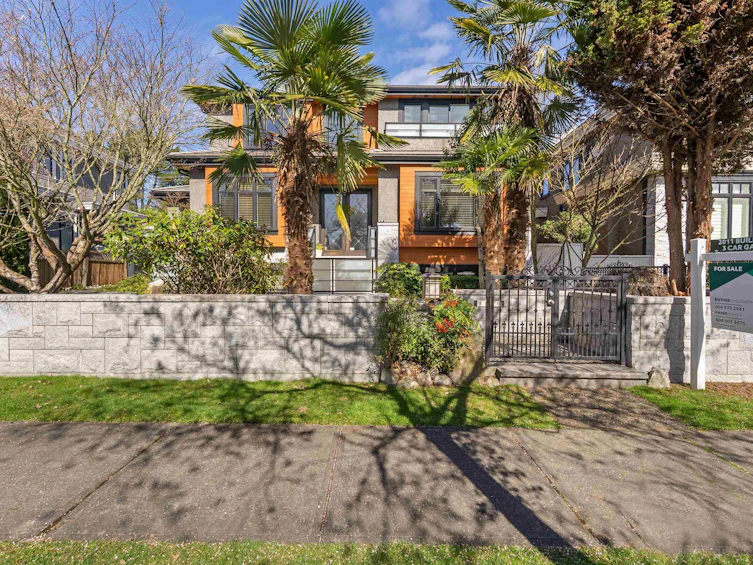 1041 W 58th Avenue, Vancouver, BC, V6P 1V9 - 2