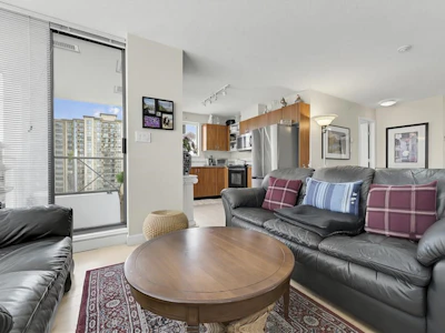 1604-850 Royal Avenue - 4