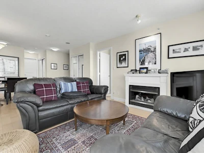 1604-850 Royal Avenue - 2