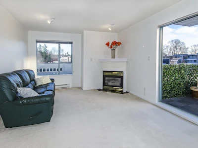 206-1085 W 17th Street - 2