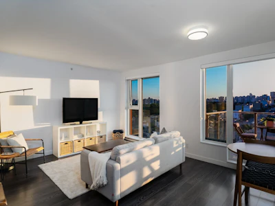 1001-933 E Hastings Street - 3
