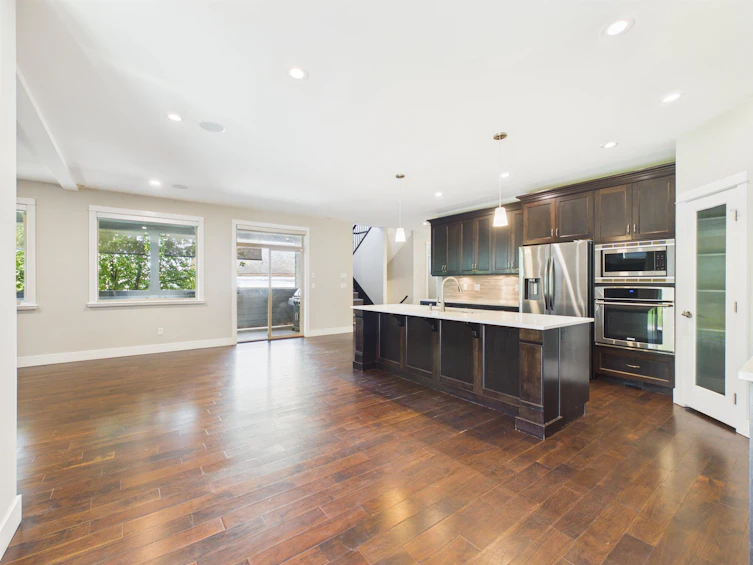 638 Austin Avenue, Coquitlam, BC, V3K 3N1 - 11