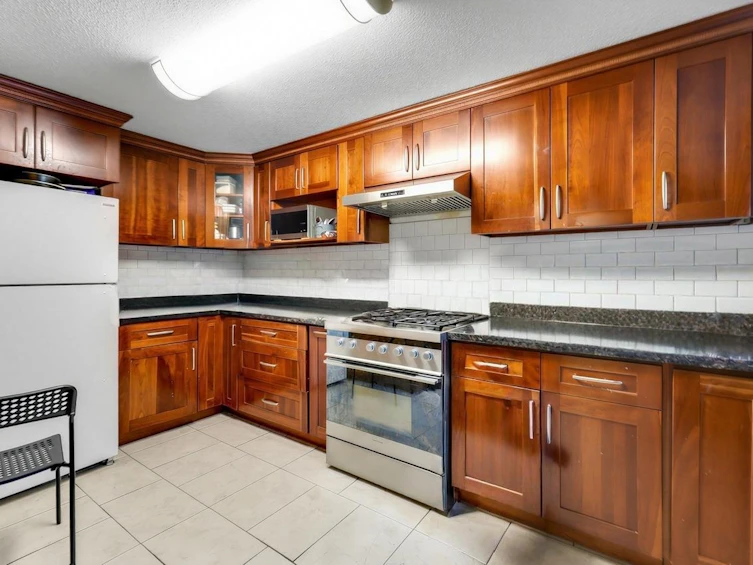 7674 Burris Street, Burnaby, BC, V5E 1Z3 - 6