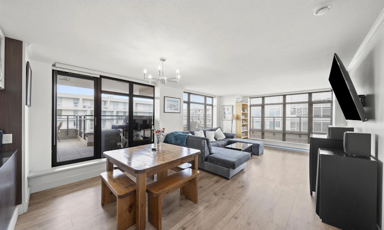 1703-6351 Buswell Street