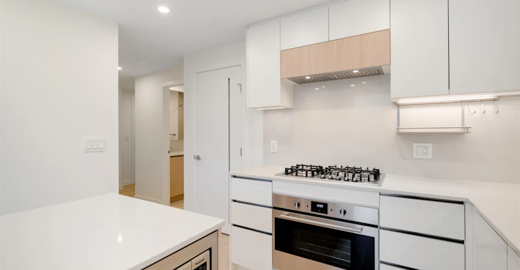 808-13572 98a Avenue, Surrey, BC, V3T 0X1 - 11