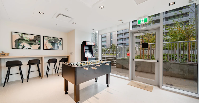 808-13572 98a Avenue, Surrey, BC, V3T 0X1 - 17
