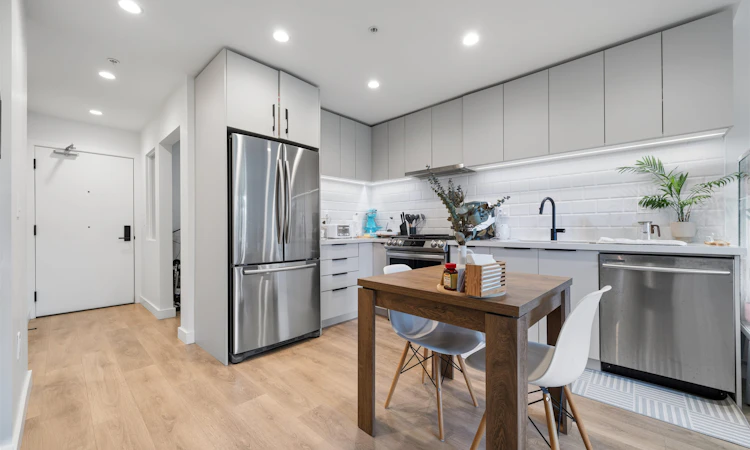 303-3038 St George Street
