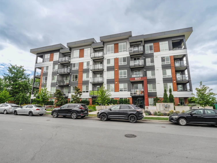 206-8117 200a Street, Langley, BC, V2Y 3W9