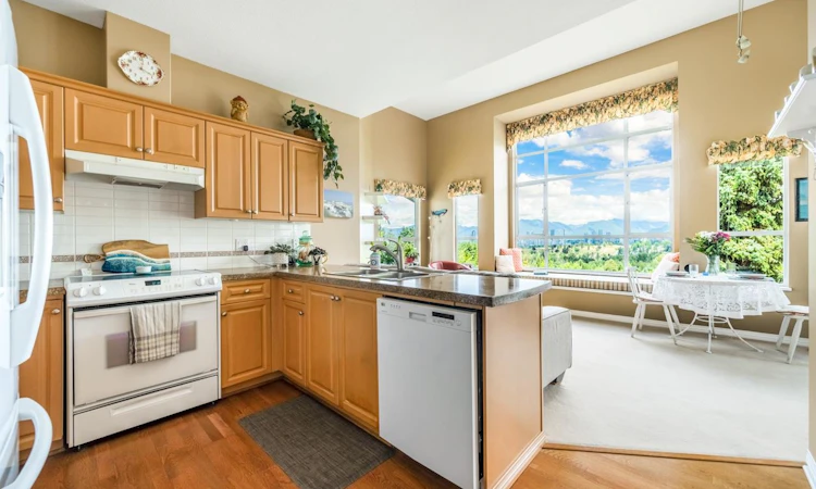 406-5280 Oakmount Crescent