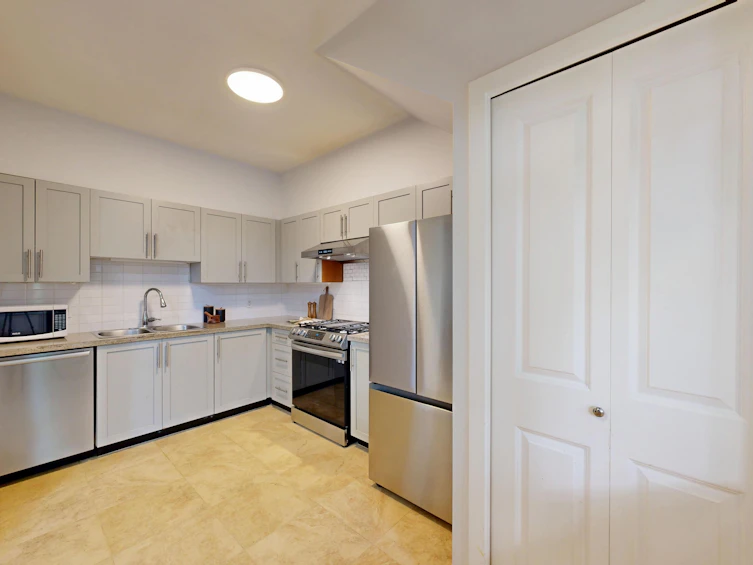 305-4468 Albert Street, Burnaby, BC, V5C 2G8 - 17