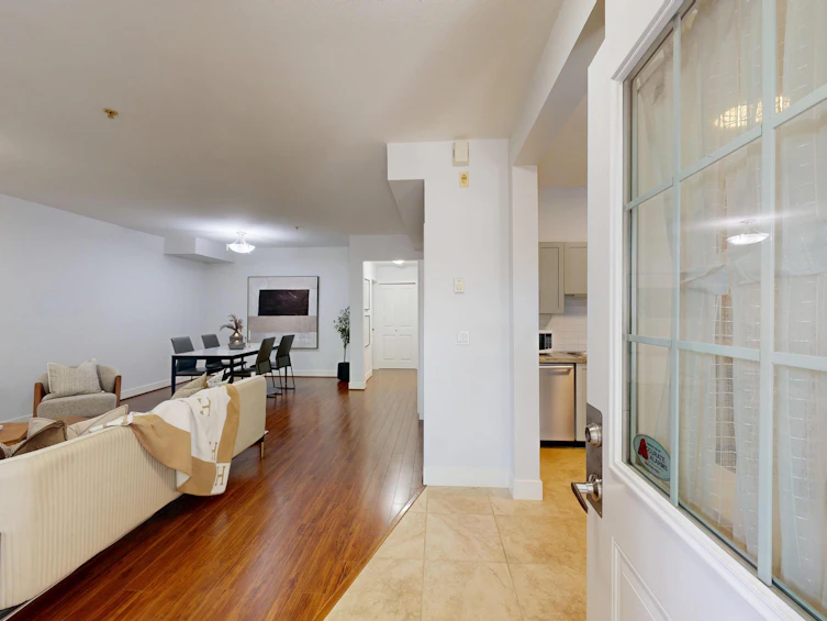 305-4468 Albert Street, Burnaby, BC, V5C 2G8 - 2