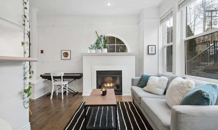 978 W 16th Avenue