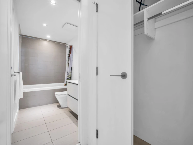 2203-6098 Station Street, Burnaby, BC, V5H 0H4 - 17