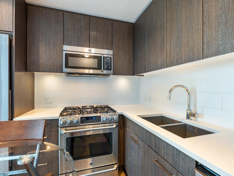 1006-9060 University Crescent, Burnaby, BC, V5A 0E1 - 7