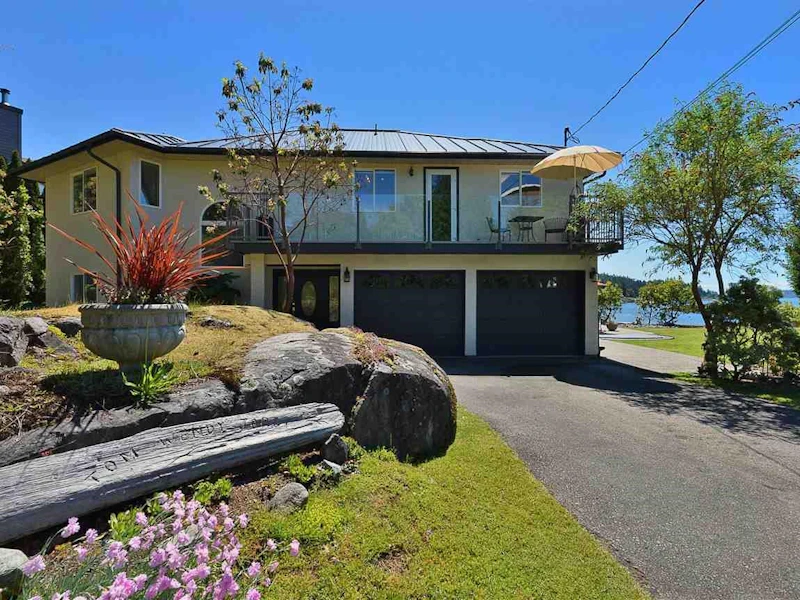 5620 Mintie Road, Halfmoon Bay BC