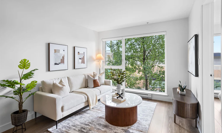 211-1588 E Hastings Street