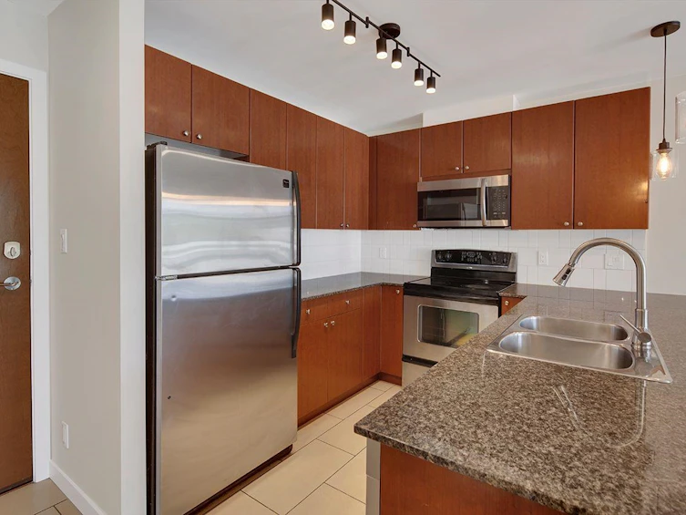 1101-610 Victoria Street, New Westminster, BC, V3M 0A5 - 14