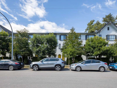 5-16357 15 Avenue - 2