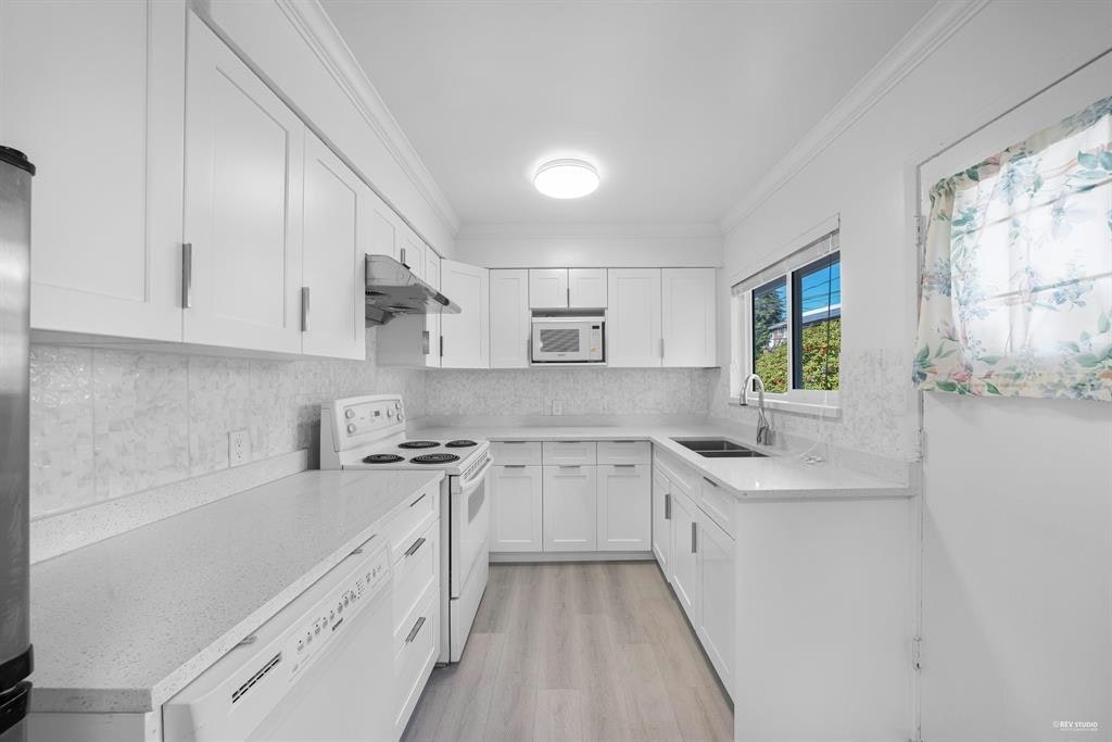 6407 Clinton Street, Burnaby, BC, V5E 1A3 - 9