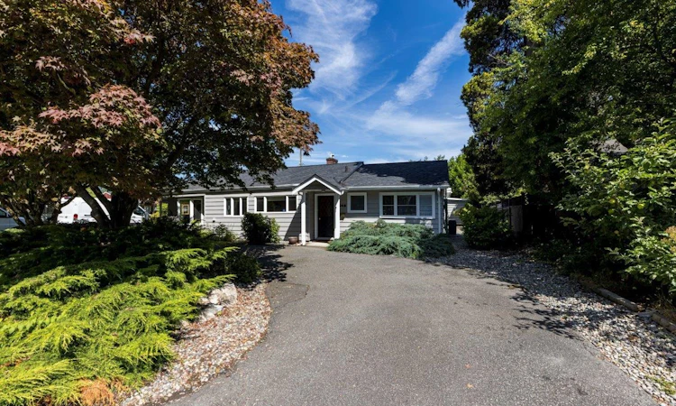 1140 Pinewood Crescent