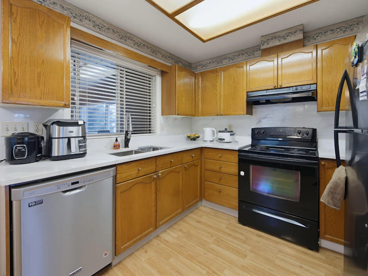 15299 93a Avenue, Surrey, BC, V3R 0E6 - 14