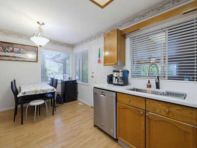 15299 93a Avenue, Surrey, BC, V3R 0E6 - 15