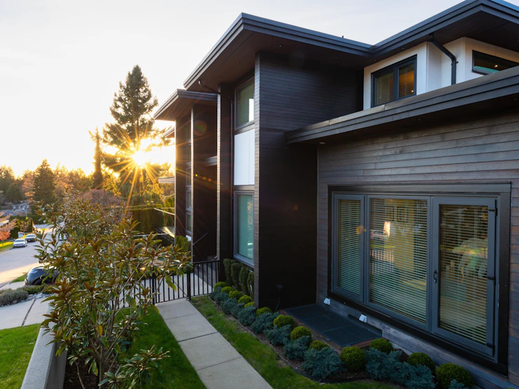 908 Beaconsfield Road, North Vancouver, BC, V7R 1S8 - 2
