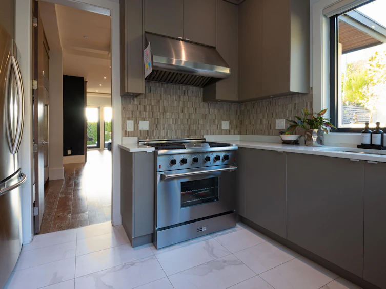 908 Beaconsfield Road, North Vancouver, BC, V7R 1S8 - 11